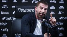 Joel Santana detona gestão de Pedrinho no Vasco e dispara: 'Não pode sair de jogador e ir para a cadeira de presidente'