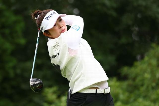 Miyu Yamashita ended her Thursday morning round at Royal Mayfair atop the leaderboard -- despite the abundance of mosquitoes on the course.