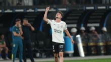 Centro de Depay y gol de Bidon para la ventaja de Corinthians ante Rosario Central