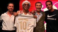 De volta ao futebol, Ronaldinho Gaúcho se apresenta a clube da 3ª divisão da Itália e mira gol 300: 'Estou em forma'