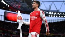 Arsenal golea al Coventry e inicia la defensa del título de Premier