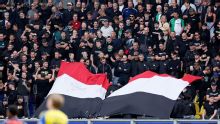 Cambuur - Feyenoord tijdelijk stilgelegd door vuurwerk in uitvak