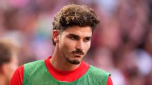 Julián Álvarez se fue del campo sin saludar a la afición por "decisión del club"
