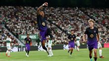Raphinha decide, brilha com gols e assistência e Barcelona goleia Elche comandado por ex-Botafogo na estreia em LALIGA