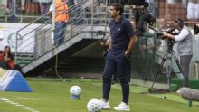 Abel é direto sobre possível saída de Allan para o Manchester City: 'Por enquanto...'