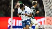 Com time misto, Corinthians perde para o Coritiba e fica distante do G-5 do Brasileirão