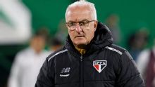 Dorival pressionado e Rafinha 'revoltadíssimo': como derrota para Chape mexeu com São Paulo