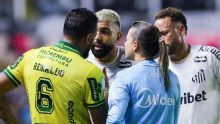 Cusparada em Reinaldo deve virar denúncia no STJD e ameaçar Santos de multa financeira e até 10 jogos fora da Vila