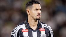 Empresa cobra valor milionário por Veríssimo e tenta penhorar contas do Santos