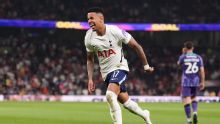 Savinho brilha com gol em estreia, Tottenham goleia Charlton e avança na Copa da Liga Inglesa