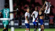 STJD pune Cacá em dois jogos por tentar rasgar camisa do Bahia; Jean Lucas é absolvido, enquanto Marinho é advertido por confusão