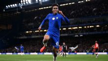 Estêvão participa de dois gols, Chelsea vence Luton Town e avança na Copa da Liga Inglesa