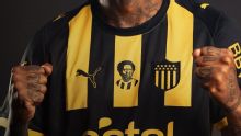 Peñarol presentó su camiseta en homenaje a Ruben Rada