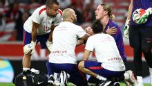 Carrasco do Flamengo sofre lesão bizarra durante aquecimento do PSG
