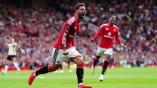 Bruno Fernandes destrói com hat-trick, e United goleia Ipswich de virada pela Premier League