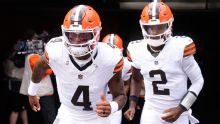 Browns mantendrán 3 mariscales de campo en la plantilla