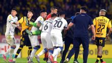 Coquimbo vs. Huachipato, suspendido por bomba de estruendo que afectó al meta Christian Bravo