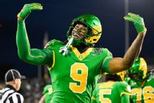 Oregon All-American TE Johnson misses loss to Oklahoma State