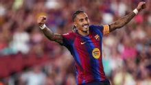Sob olhares de Gabriel Jesus, Barcelona conta com brilho de Raphinha e Yamal para vencer Vallecano e retomar liderança da LALIGA
