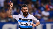 Douglas cita gestões ruins, vê Grêmio e Inter 'devendo' para times brasileiros e cobra revolução: 'Muito atrás'