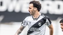 Hinchas de Danubio interrumpieron un partido para agredir a Sebastián Rodríguez