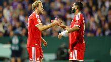 Bayern leva gol antológico, mas vira com dois de Kane e avança na Copa da Alemanha