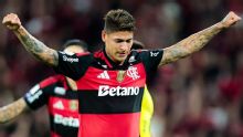 Carrascal brilha, Flamengo vence o Mirassol em jogo atrasado do Brasileirão e fica a um ponto do Palmeiras na tabela