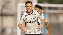 Arthur diz como foi papo com Neymar por ida ao Santos e faz coro contra gramado da Vila: 'Talvez tenha sido o pior que eu vi'