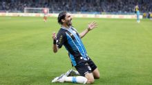 De mosqueteiro comendo morango a flechadas em gorro de saci: as provocações do Grêmio após vitória sobre Inter na Copa do Brasil