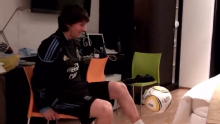 ¡Hipnótico! El video inédito de Messi haciendo jueguitos con la Jabulani en 2010