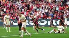 Facundo Medina convirtió el segundo gol para Bayer Leverkusen