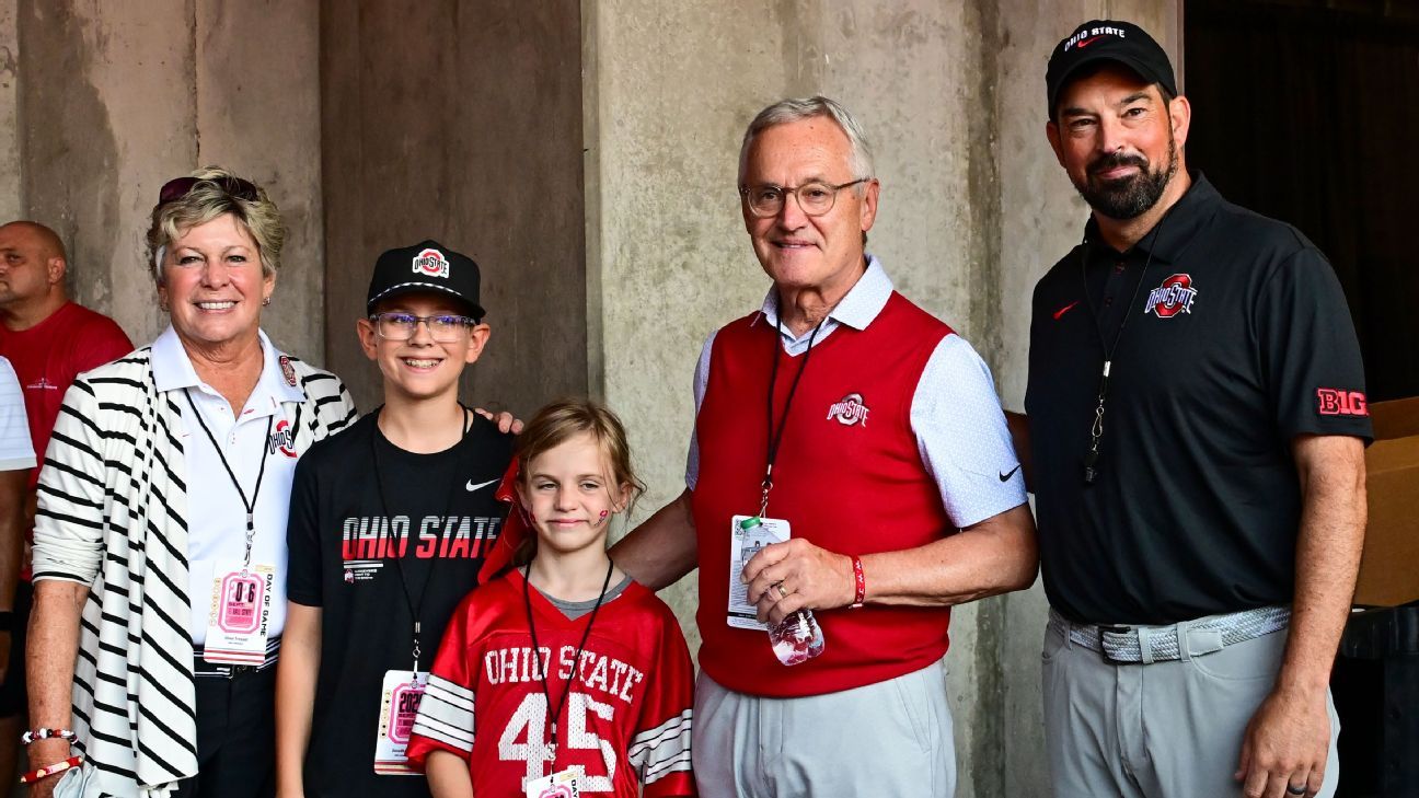 Tressel enshrined in Ohio State's ring of honor