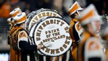Tennessee football, band pay homage to Dolly Parton in Week 1