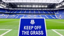 Premier League live updates: Man United face Everton