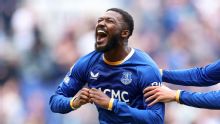 Last-gasp Ainsley Maitland-Niles screamer snatches point for Everton against Man United