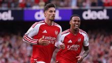 Arsenal aproveita falha de Dibu Martínez para vencer Chelsea de virada e seguir 100% na Premier League