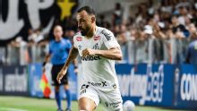 Santos recebe proposta de time japonês pelo atacante Moisés; veja detalhes