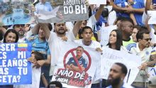 'Resort do Pedrinho' e 'Artur Jorge covarde': torcida do Cruzeiro perde paciência e protesta no Mineirão