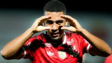 Sob temporal, Flamengo vence o Remo e 'seca' o Palmeiras para ser o novo líder do Brasileirão