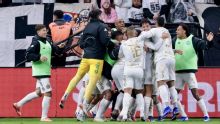 Corinthians leva virada da 'lanterninha' Chapecoense e perde a 4ª seguida com Diniz no Brasileirão