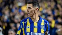 Ángel Di María receives ovation from Rosario Central fans during tribute to Lionel Messi