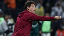 Diniz se diz 'constrangido' após nova derrota do Corinthians e pede desculpas à torcida: 'Tenho me empenhado ao máximo'