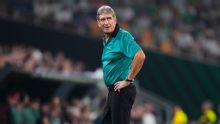 Pellegrini advierte por exigencias de la Champions League para Betis: "Pasa facturas en La Liga"
