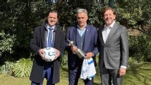 El regalo de Alejandro Domínguez, presidente de la CONMEBOL, a Yamandú Orsi