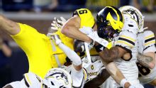 NCAA: Michigan deja Top 25 de AP tras polémico triunfo y LSU sube