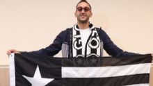 Ziyech desembarca no Rio para fazer exames e assinar com o Botafogo