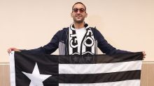 Ziyech desembarca no Rio para fazer exames e assinar com o Botafogo