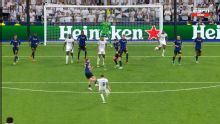 El pelotazo de Fede Valverde en la UEFA Champions League que tumbó a un rival