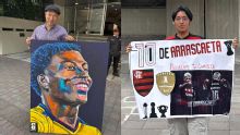 Jogadores do Flamengo são tietados por equatorianos em Quito um dia antes de jogo contra Del Valle
