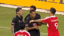 De Paul y Lewandowski protagonizaron un caliente cruce en Chicago Fire vs. Inter Miami